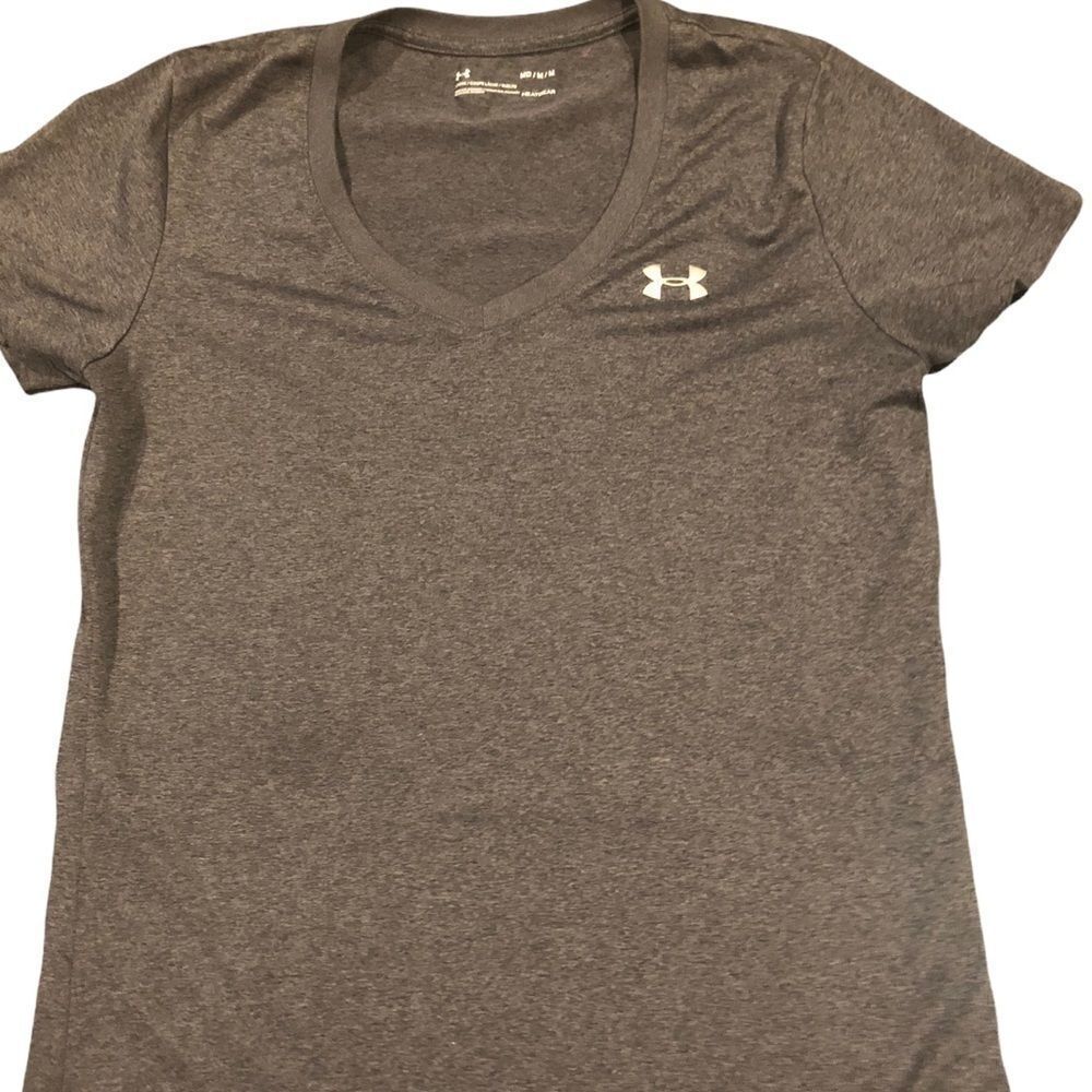 Under armour v-neck short sleeved women’s shirt size‎ medium